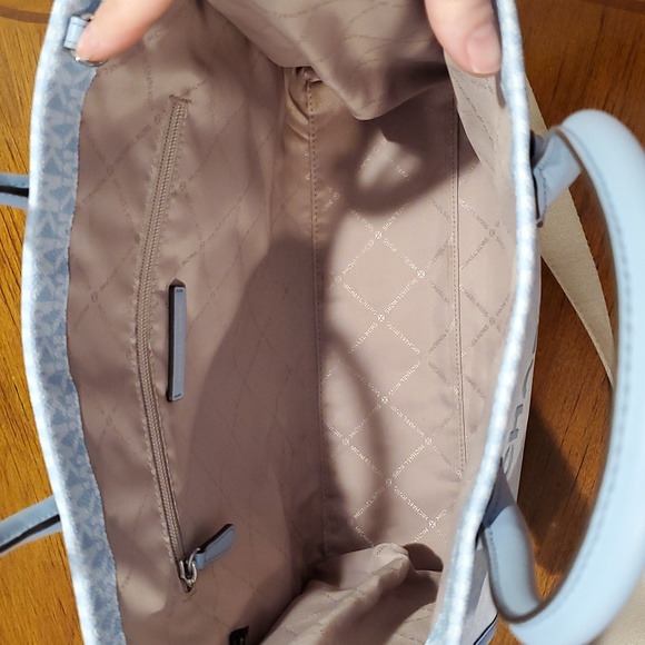 MICHAEL KORS Mirella Medium Ombré Logo Tote Bag - Picture 10 of 14